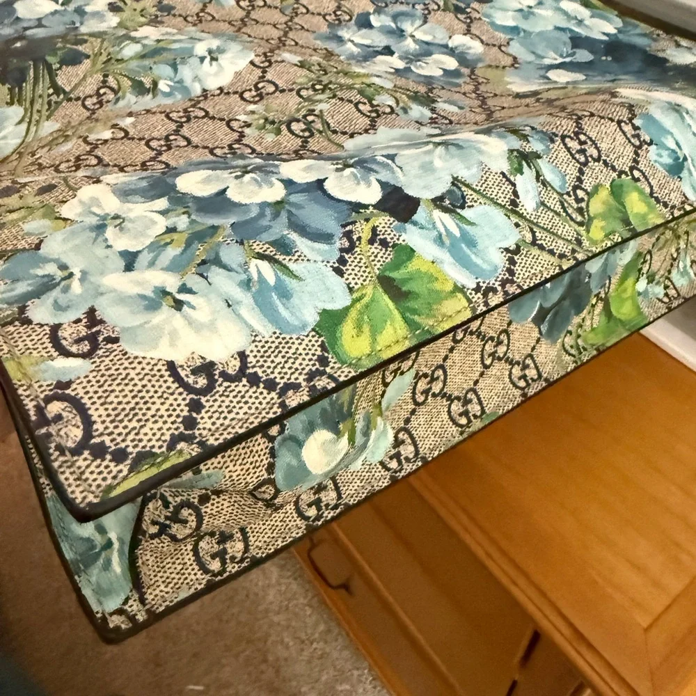 Gucci Beige and Blue Floral Tote - Picture 4 of 5